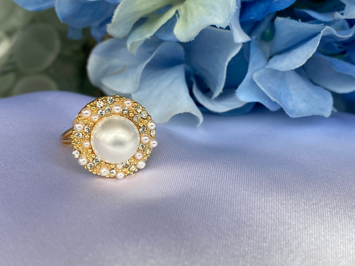 Pearl & Crystal Button Wring in Gold Tone Copper Wire-Size 7.5