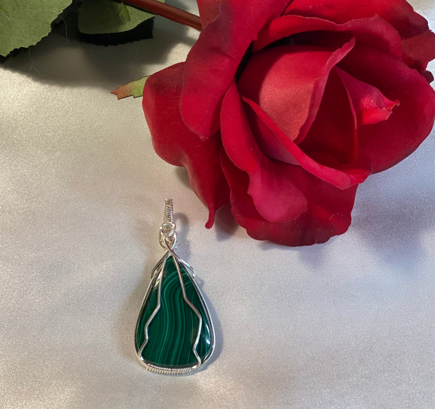 Malachite Pendant-Modern Wrap in Silver